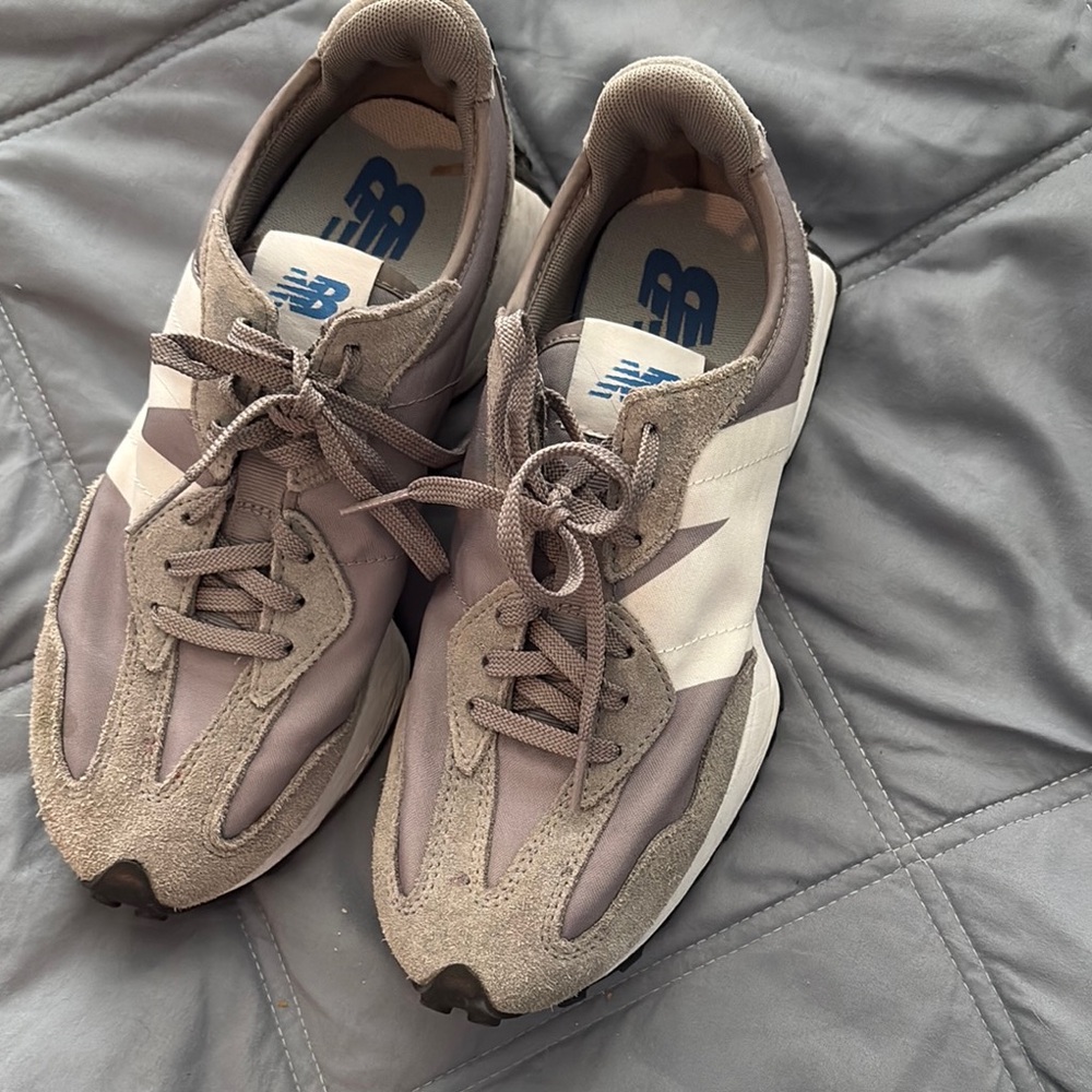 New Balance 327 Grey and White Athletic Shoes